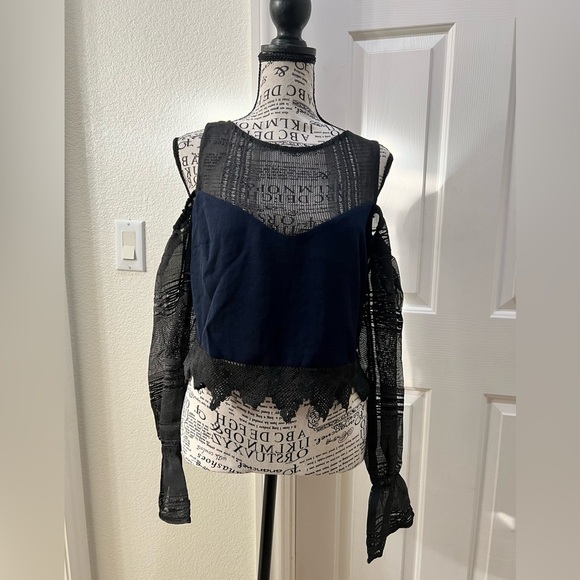 NWOT Endless Rose Cold Shoulder lace top. Style tags attached, size Medium - Picture 5 of 15